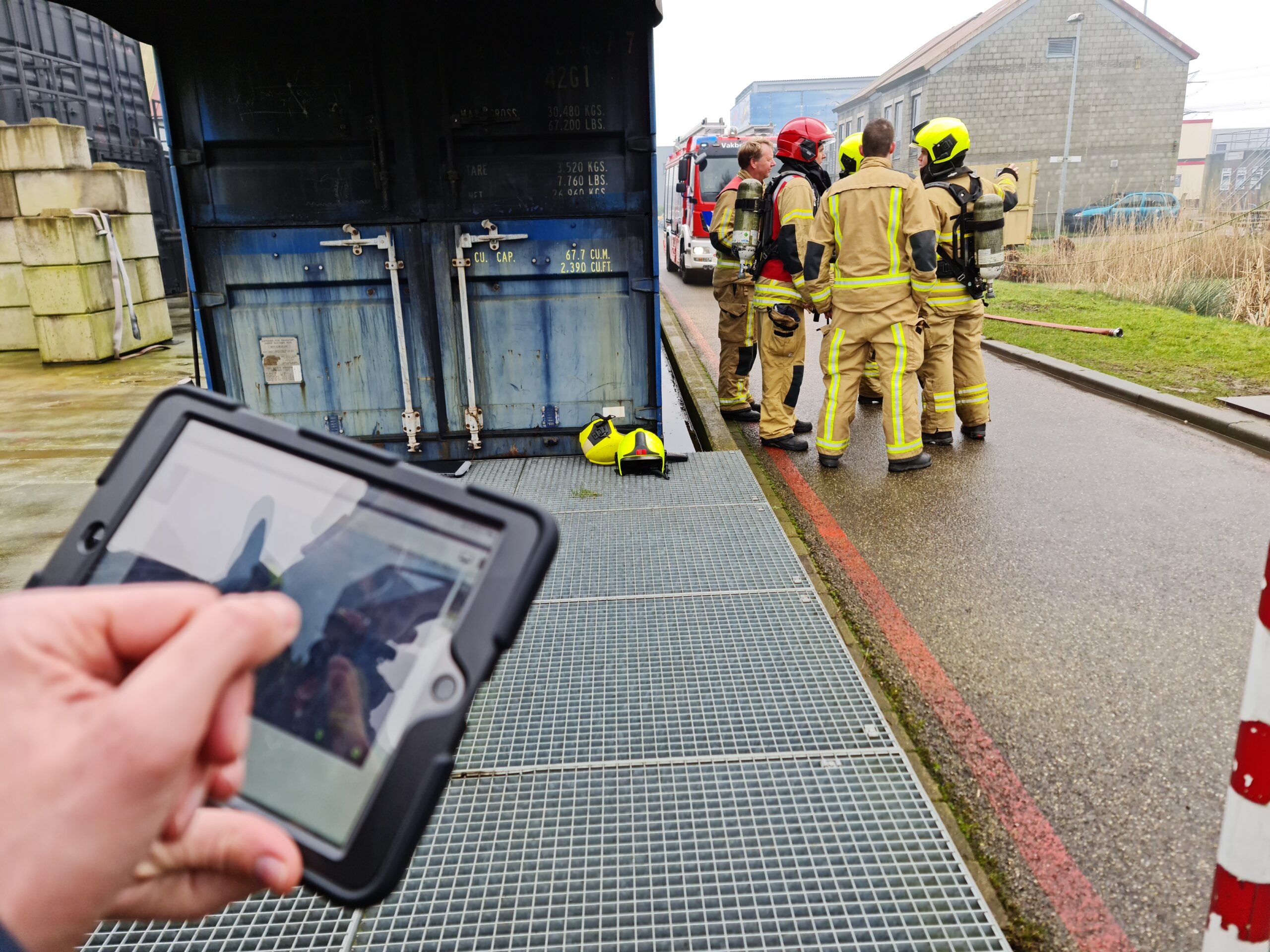 Bombeiros com Gerente ZEPCAM